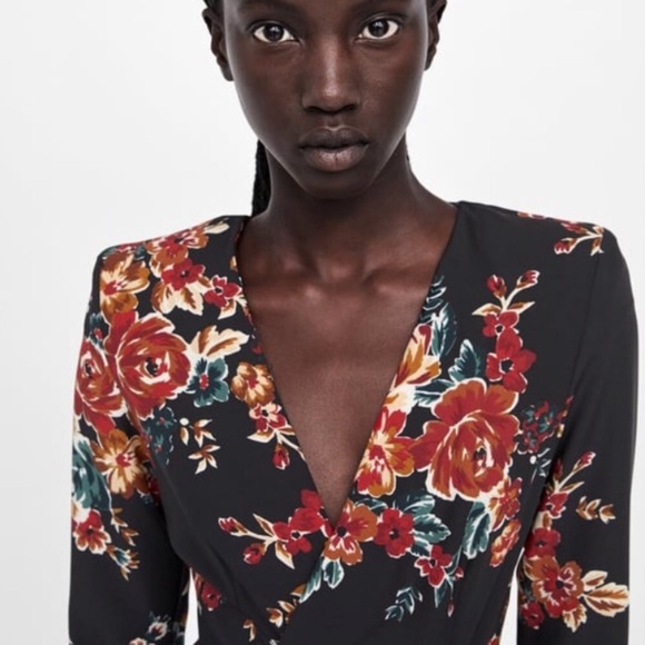 Zara Black Floral Dress with Vneck - Picture 4 of 6